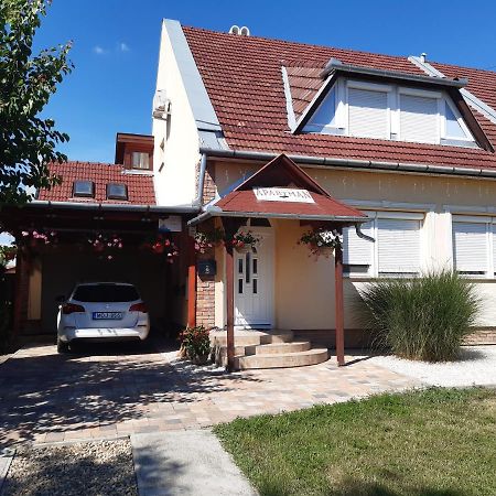 Boglarka Apartman Gyula Exterior foto