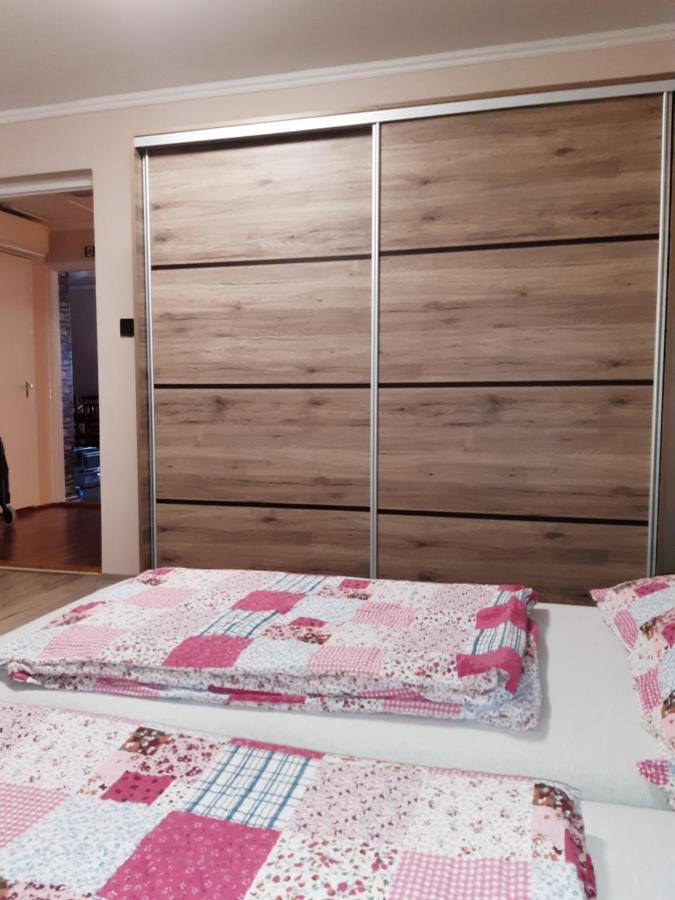 Boglarka Apartman Gyula Exterior foto