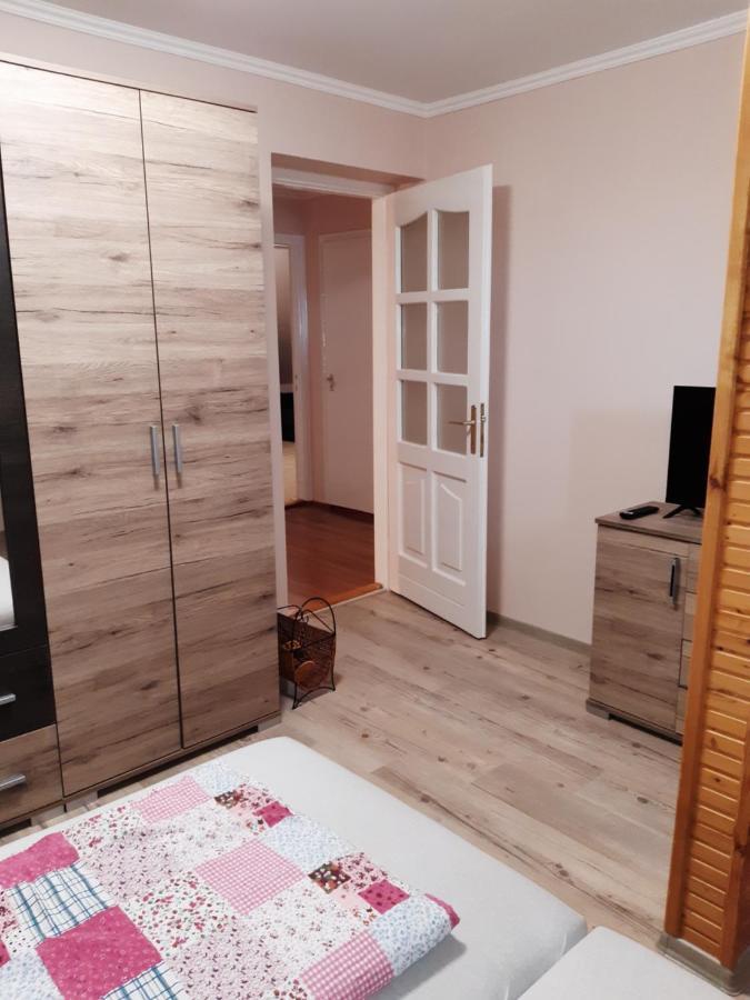Boglarka Apartman Gyula Exterior foto