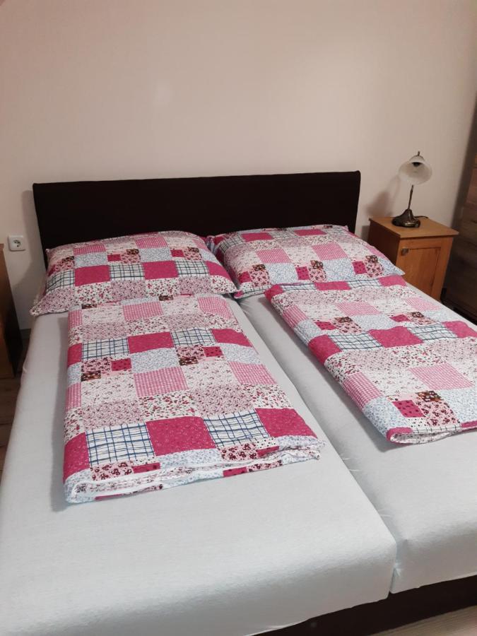 Boglarka Apartman Gyula Exterior foto