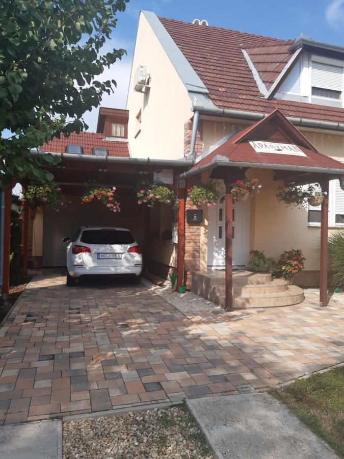 Boglarka Apartman Gyula Exterior foto
