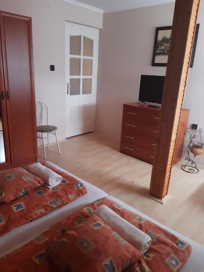 Boglarka Apartman Gyula Exterior foto