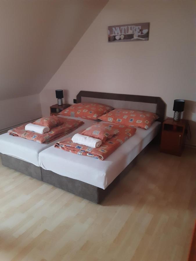 Boglarka Apartman Gyula Exterior foto