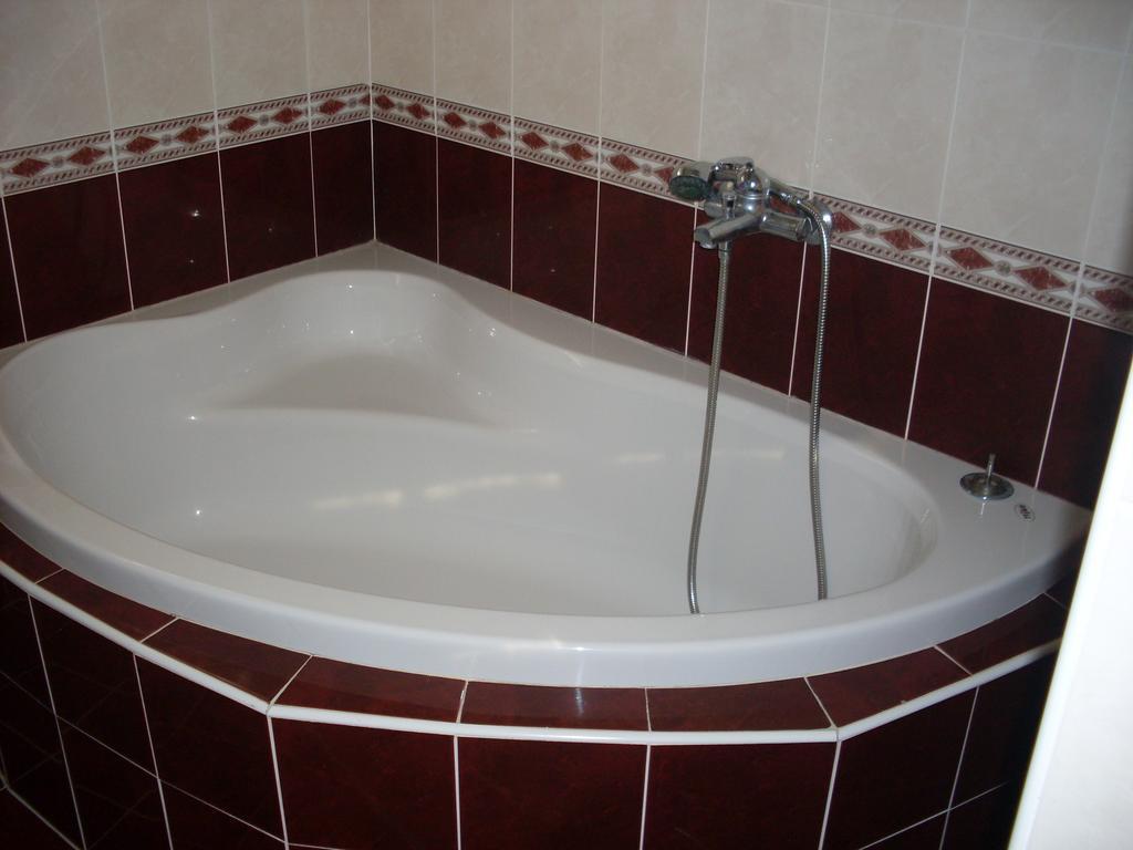 Boglarka Apartman Gyula Exterior foto